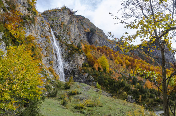 Huesca - valle de Bujaruelo 15 - salto del Pich.jpg
